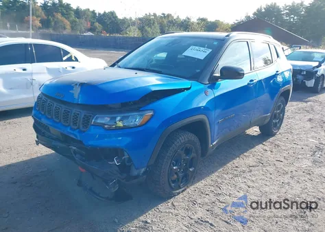 2024 Jeep Compass Trailhawk 4X4 z USA, uszkodzony, nr VIN 3C4NJDDN9RT129757